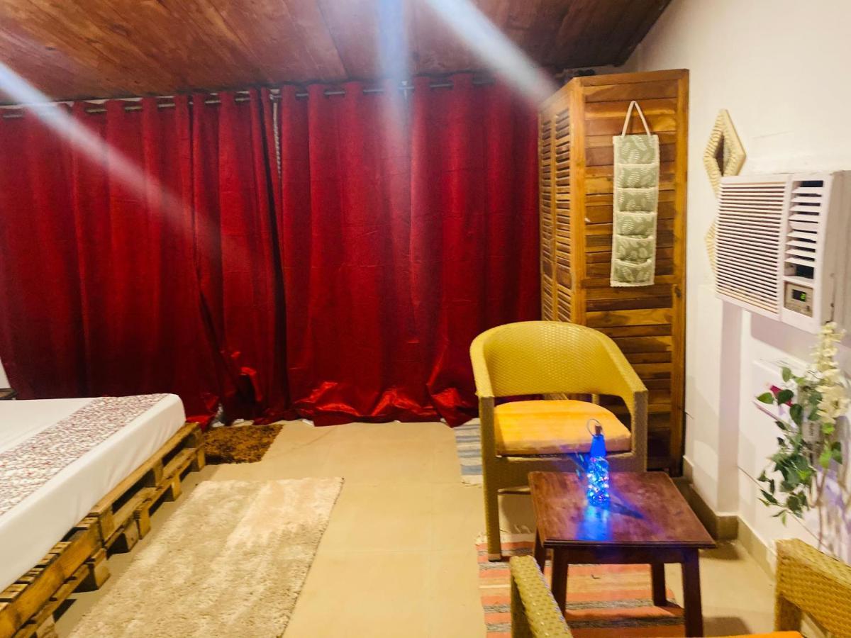 The Turquoiise House Hotel Morjim Bagian luar foto