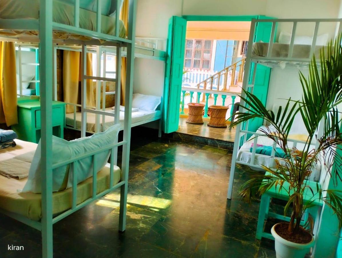 The Turquoiise House Hotel Morjim Bagian luar foto