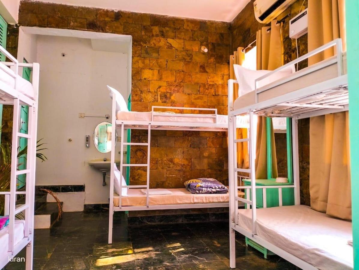 The Turquoiise House Hotel Morjim Bagian luar foto