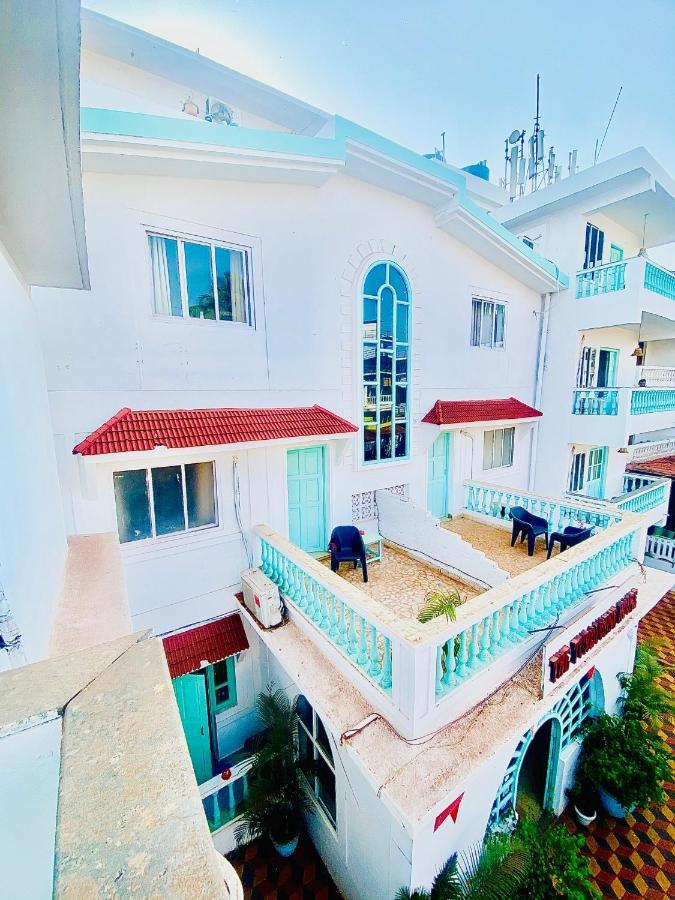 The Turquoiise House Hotel Morjim Bagian luar foto