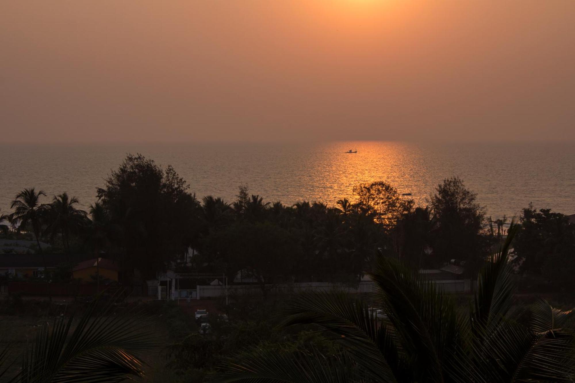 The Turquoiise House Hotel Morjim Bagian luar foto