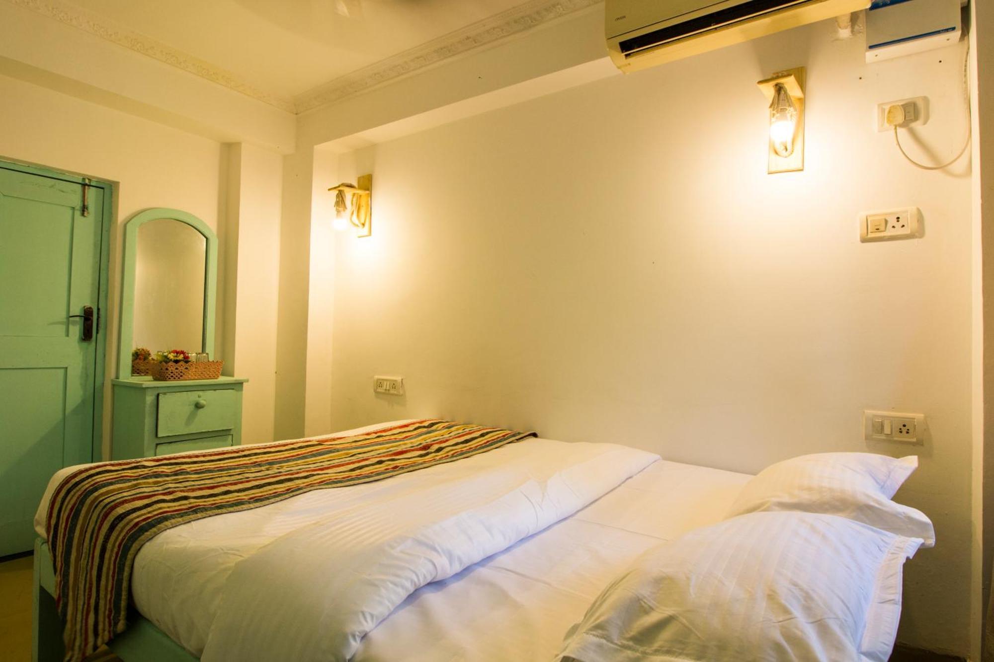The Turquoiise House Hotel Morjim Bagian luar foto
