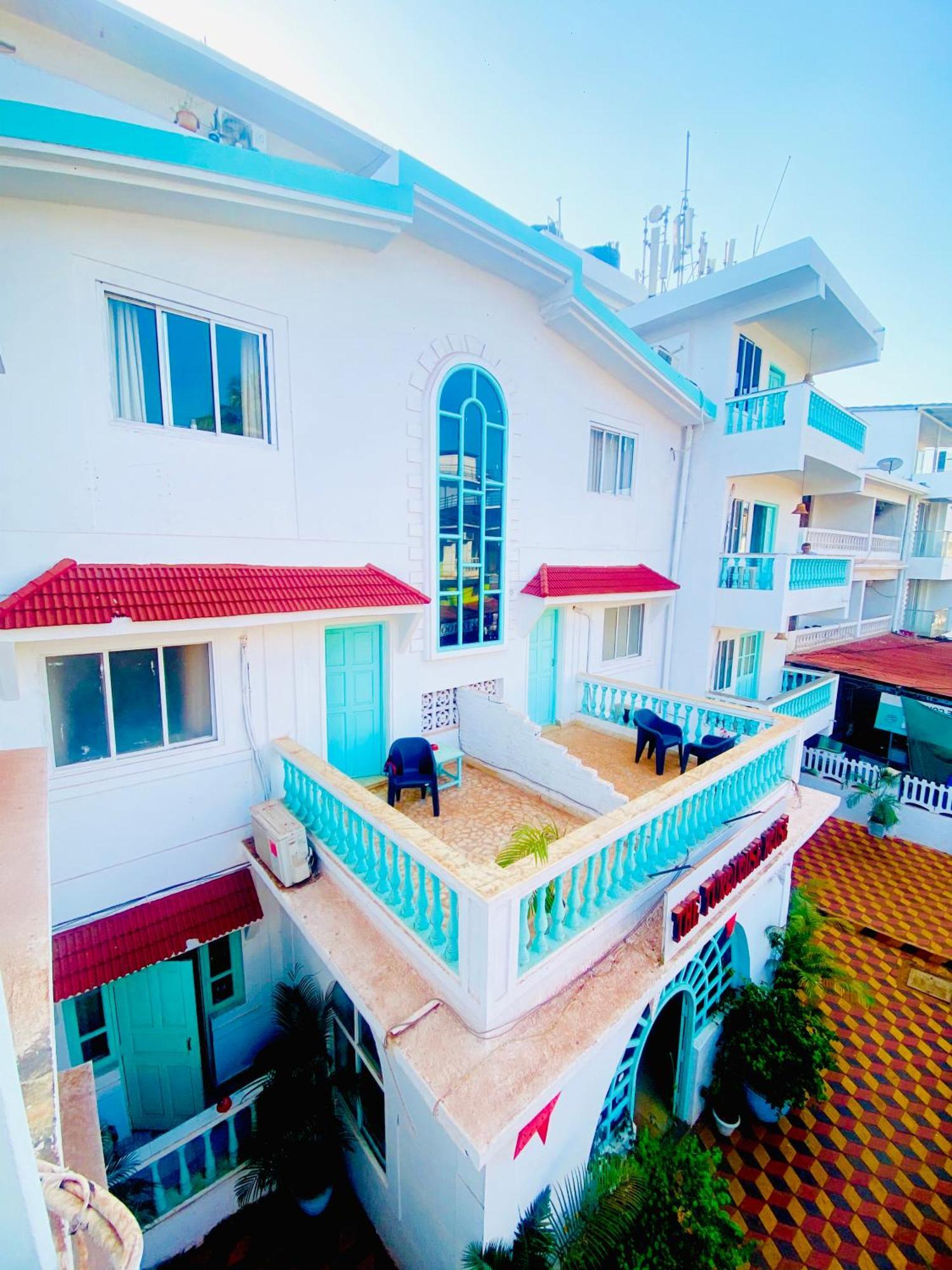 The Turquoiise House Hotel Morjim Bagian luar foto